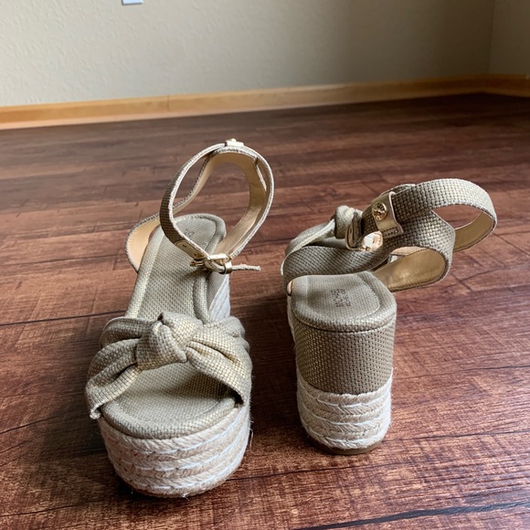 Michael Kors textured gold opentoe platform sandal - Picture 8 of 8